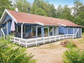 Quaint Holiday Home in Aakirkeby with Whirlpool in Vester Sømarken